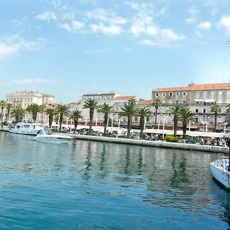 Luxury Serviced In Centre Split