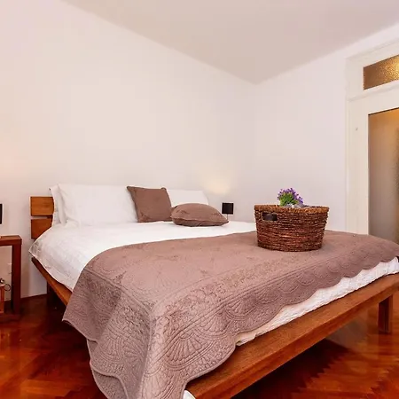 Apartment Luxury Serviced In Centre Split