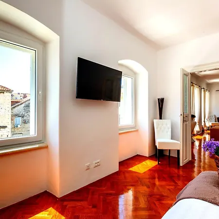 Apartment Luxury Serviced In Centre *