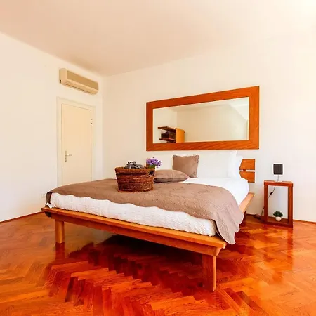 Luxury Serviced In Centre Split