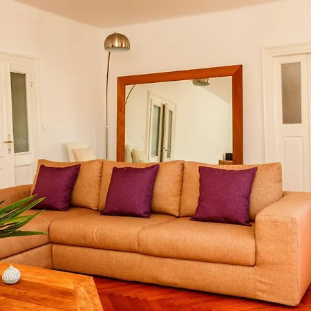 Luxury Serviced In Centre * Split