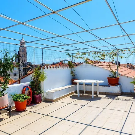 Luxury Serviced In Centre Apartment