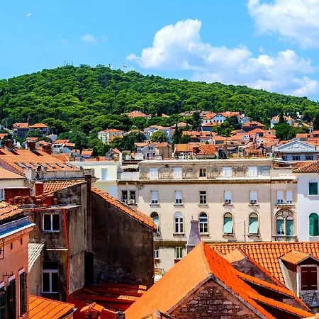 Apartment Luxury Serviced In Centre Split