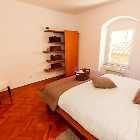 Luxury Serviced In Centre Apartment Split
