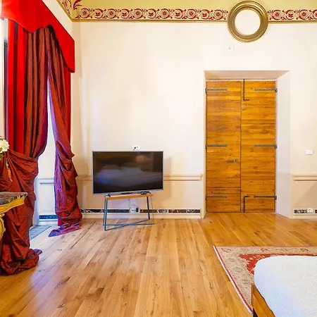 Luxury Serviced In Centre *
