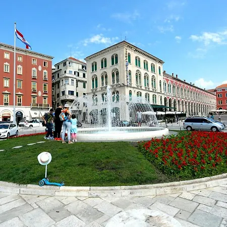 Luxury Serviced In Centre Appartement