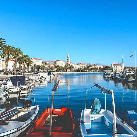 Luxury Serviced In Centre Διαμέρισμα *